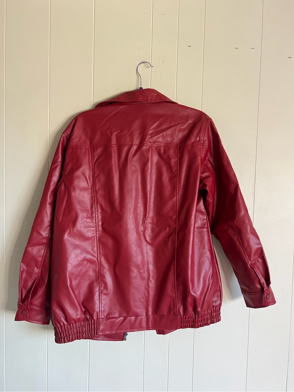Red jacket - Picture 2 of 3